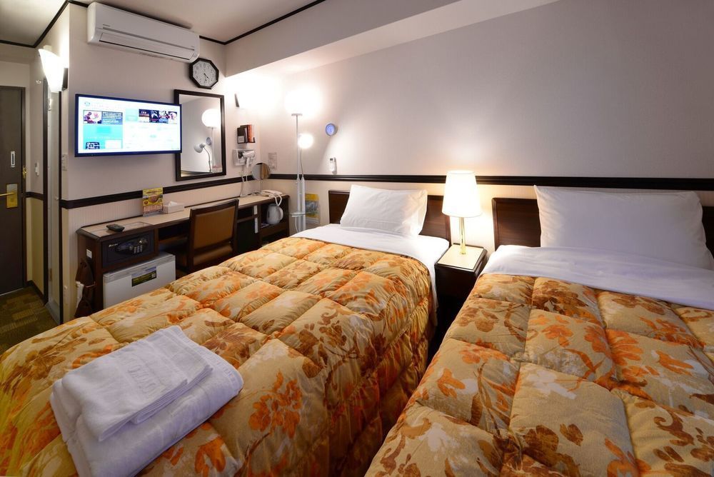 Toyoko Inn Hon-Atsugi-Eki Minami-Guchi Extérieur photo
