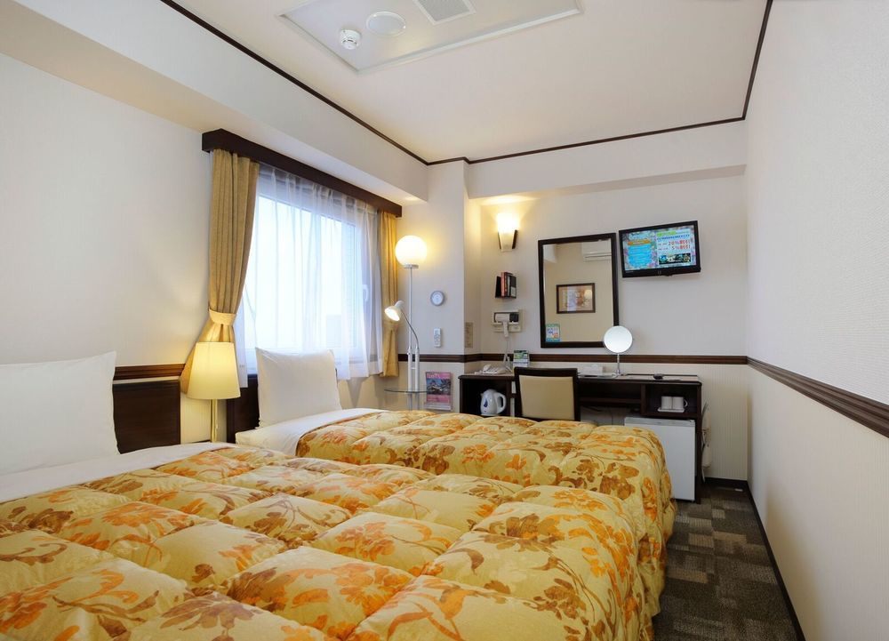 Toyoko Inn Hon-Atsugi-Eki Minami-Guchi Extérieur photo