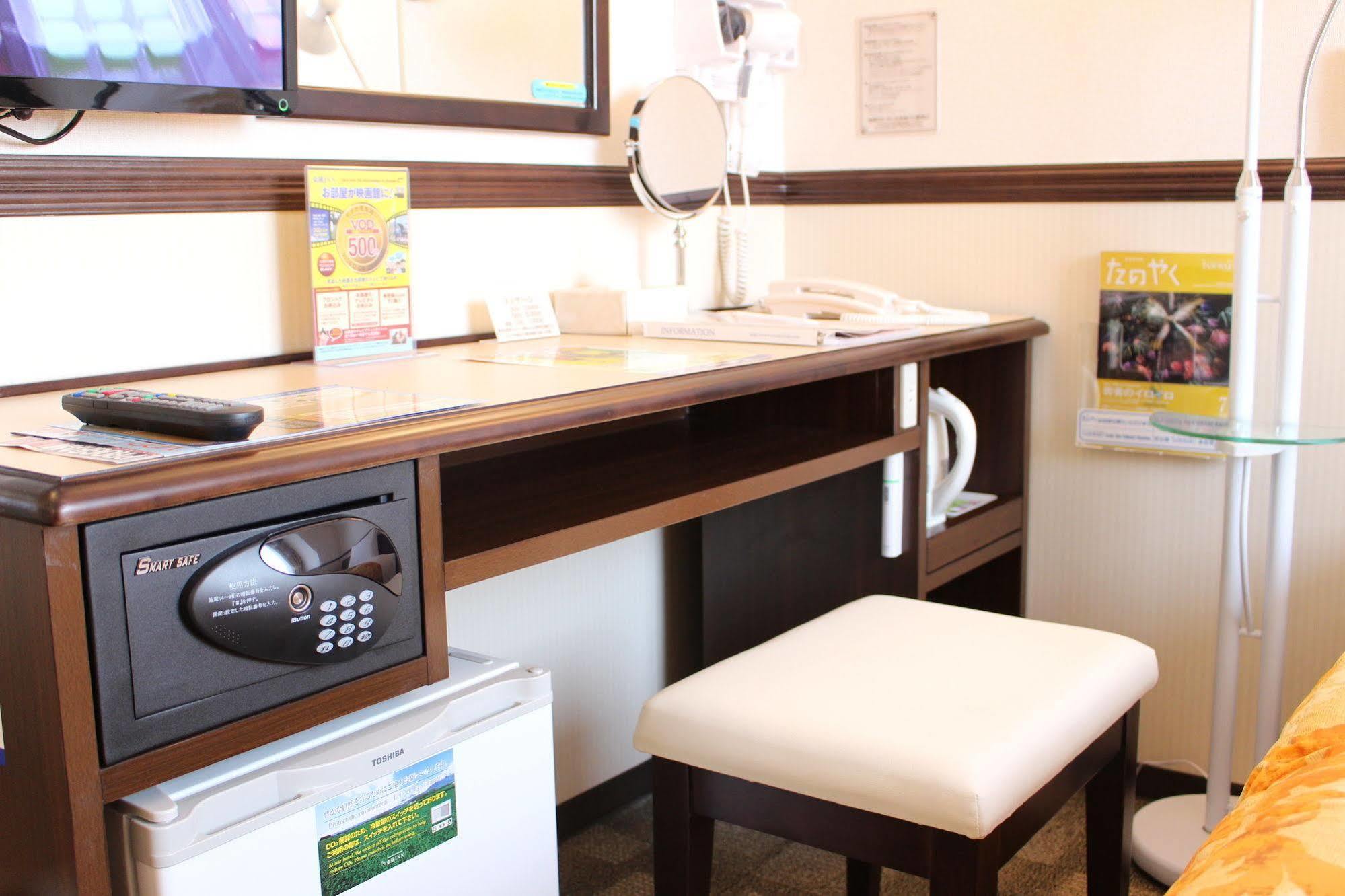 Toyoko Inn Hon-Atsugi-Eki Minami-Guchi Extérieur photo
